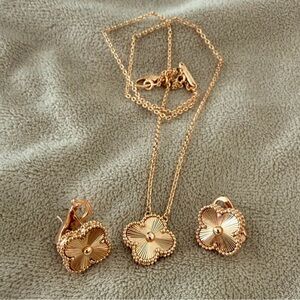 Elegant Gold Tone Flower Jewelry Set